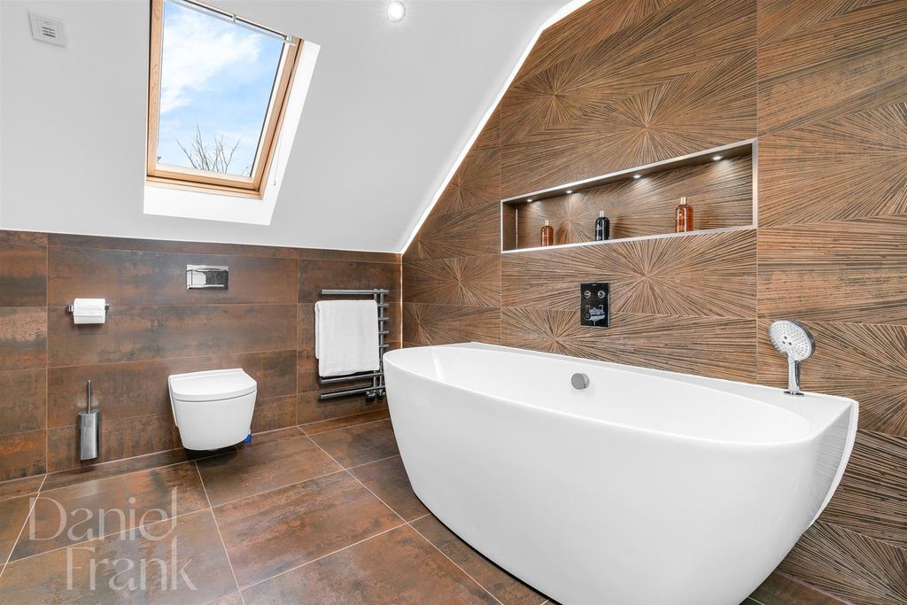 Additional image 43 of 5 bed detached house for saleWest View, Loughton IG10