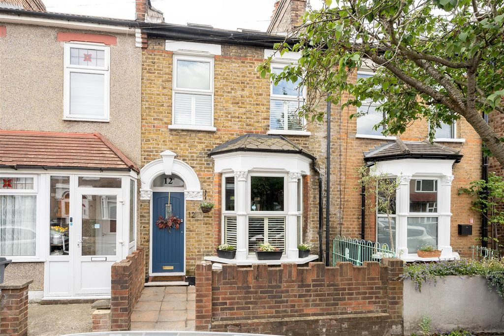 Property photo 1 of 40 Clarence Road, E17