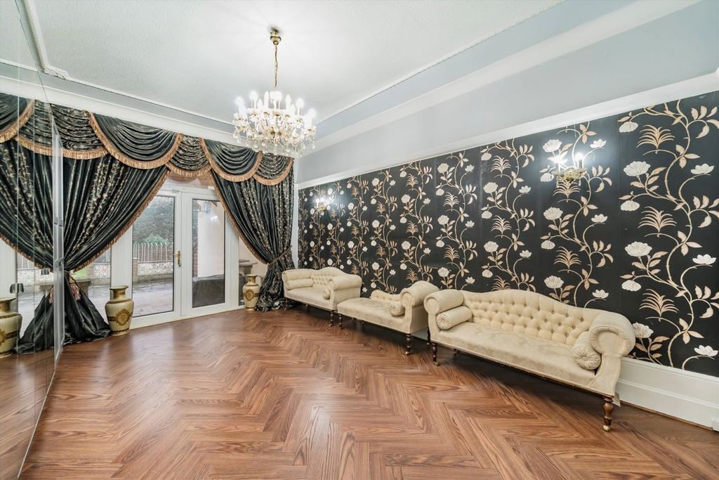 Property photo 2 of 13