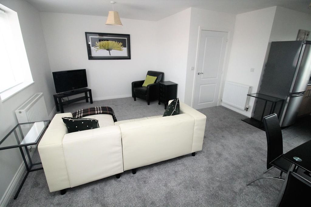 Property photo 2 of 8