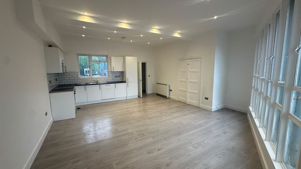 Property photo 3 of 21 Whatsapp Image 2026-10-20 At 3.07.35 Pm (9)