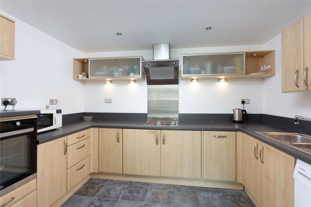 Property photo 3 of 9 Kitchen