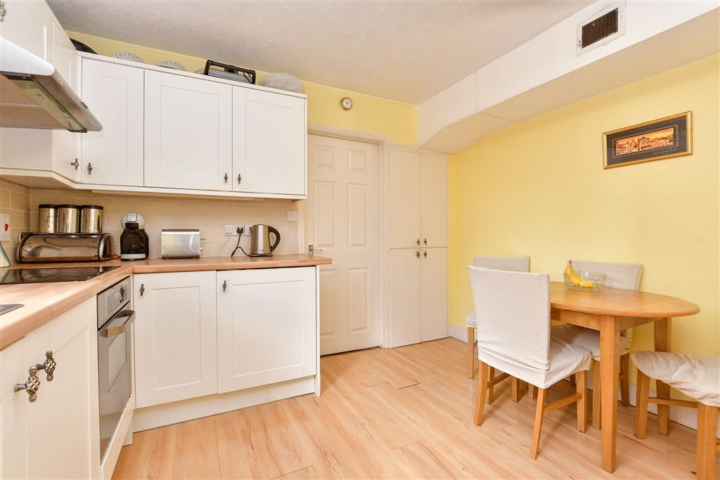 Property photo 3 of 18 Kitchen