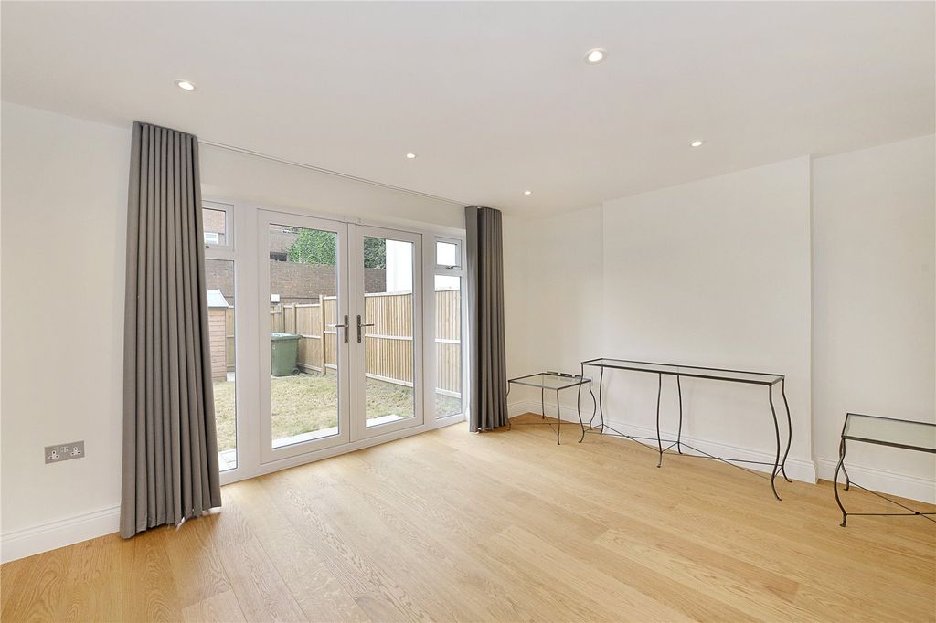 Property photo 3 of 9
