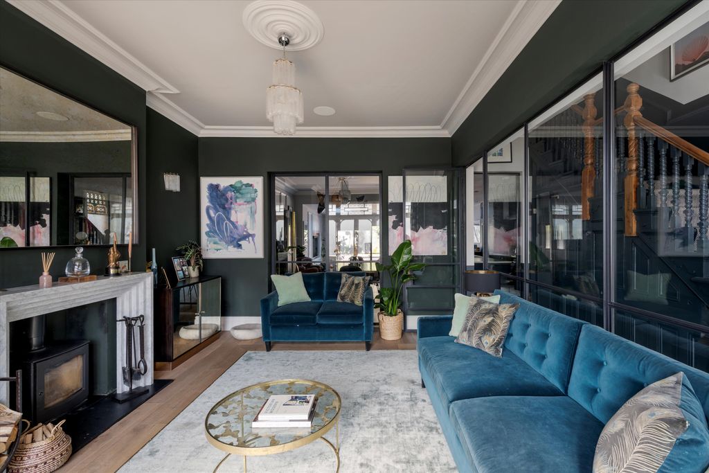 Property photo 3 of 27 Image