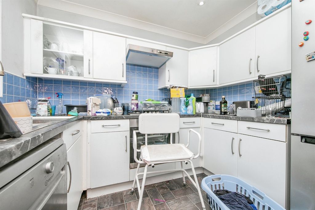 Property photo 3 of 12