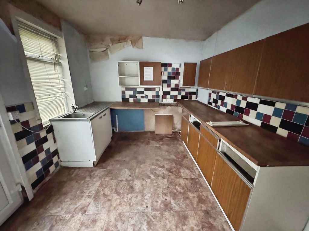 Property photo 2 of 8 9F4E053A-B4Fed317-A41c-40E1-9866-26c90Af1875c