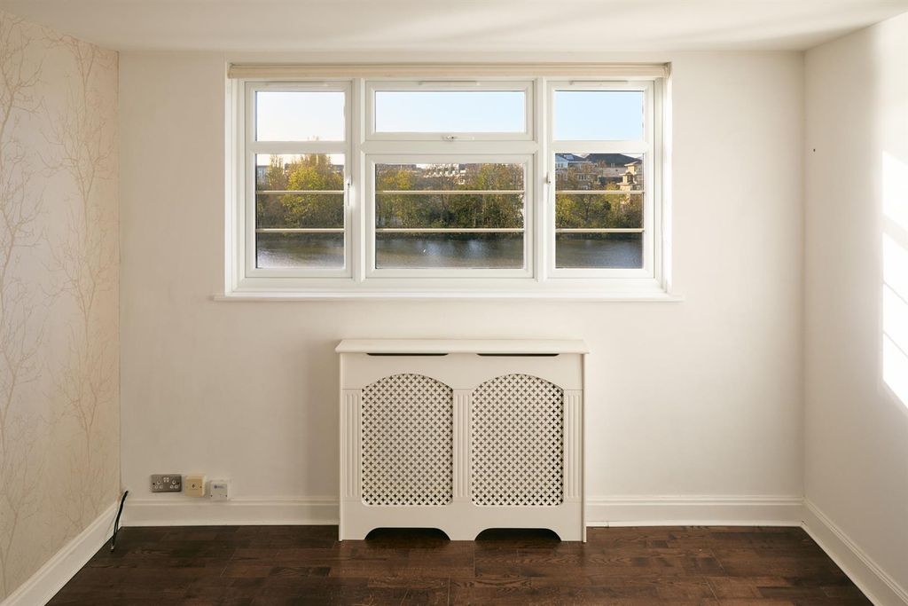 Property photo 3 of 39