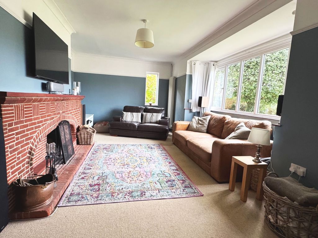 Property photo 3 of 26 Lounge