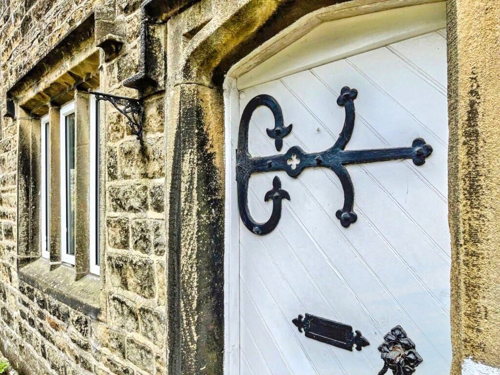 Property photo 2 of 31