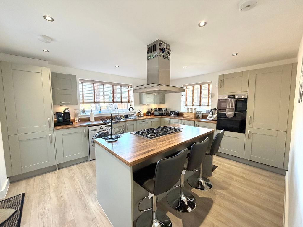 Property photo 2 of 20 Kitchen