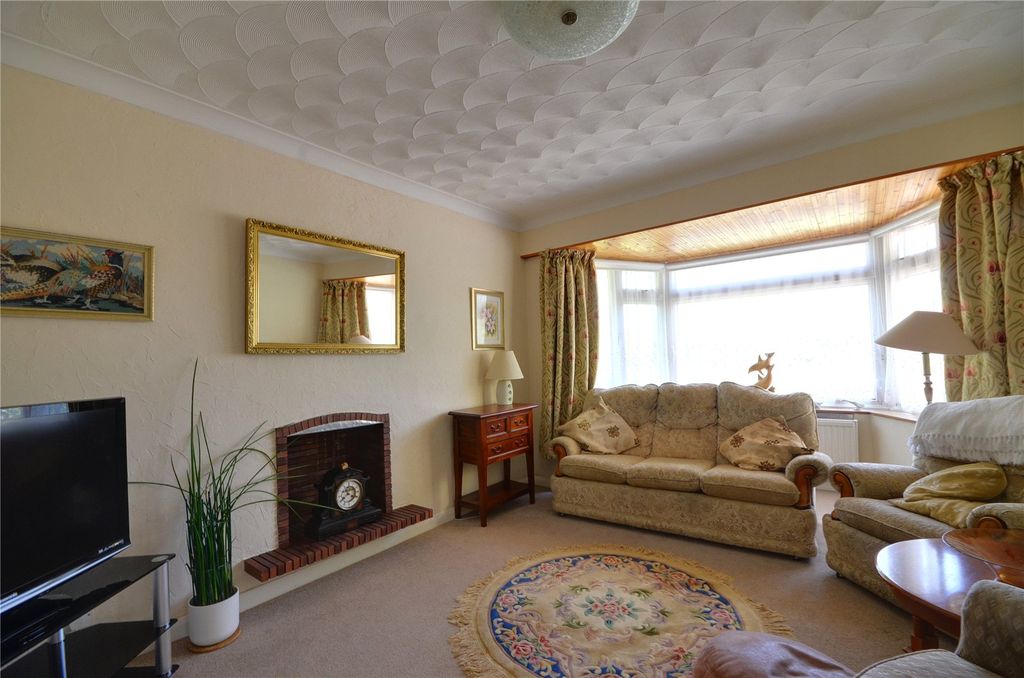 Property photo 2 of 16 Lounge