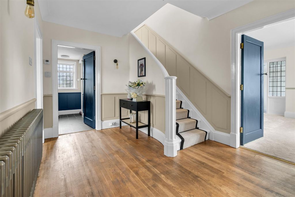 Property photo 2 of 37