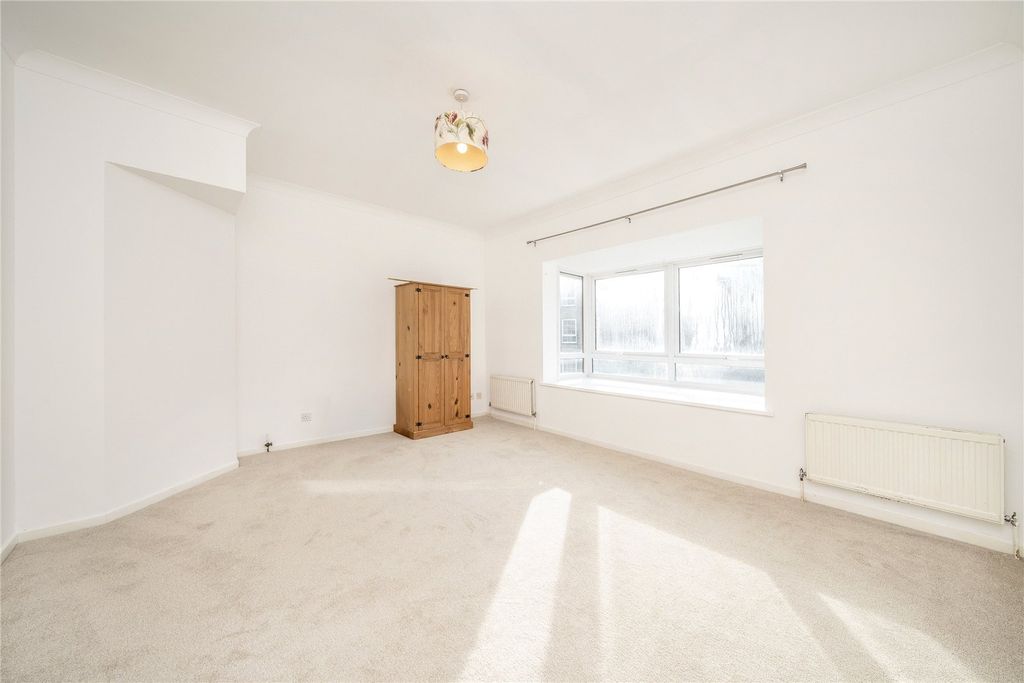 Property photo 2 of 8 Reception