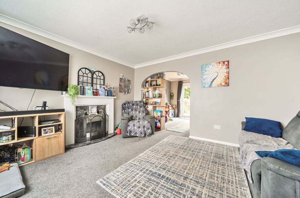 Property photo 2 of 19 1304930-11-684707F81De2c