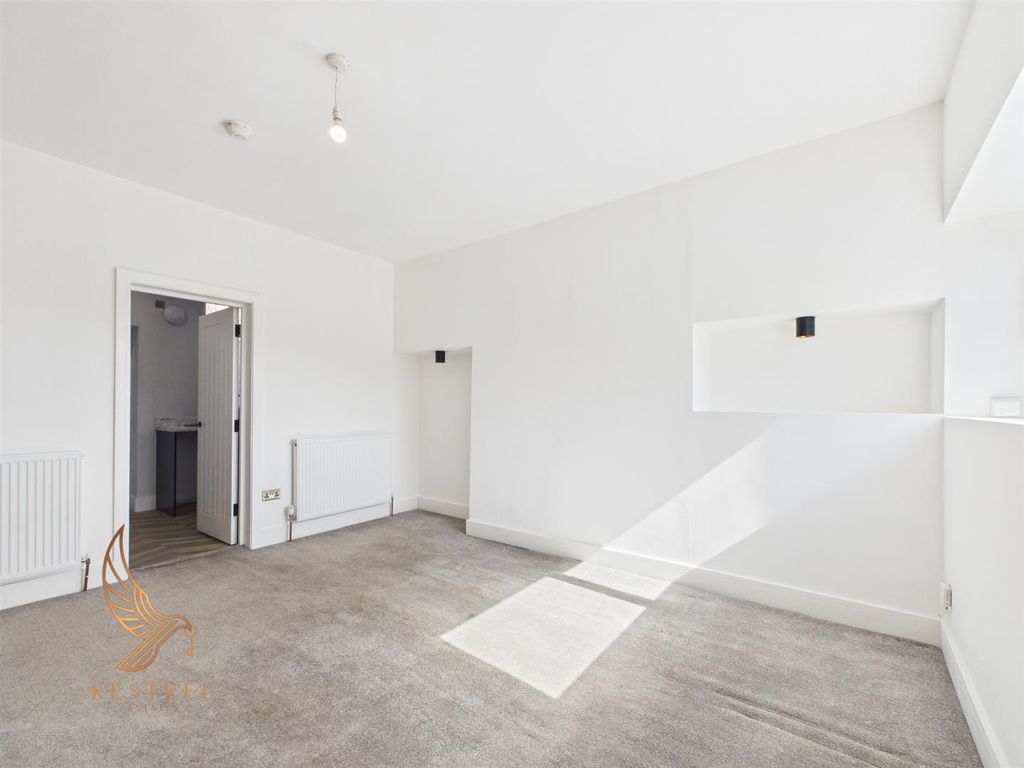 Property photo 3 of 15 Cam03976G0-Pr0396-Still006.Jpg