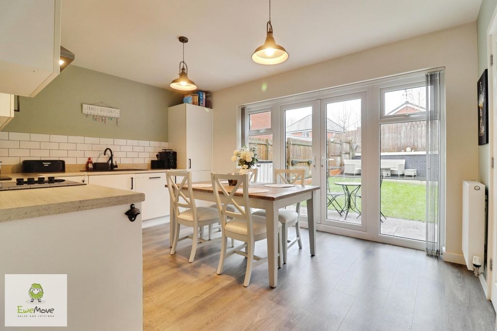 Property photo 3 of 21 Kitchen Diner