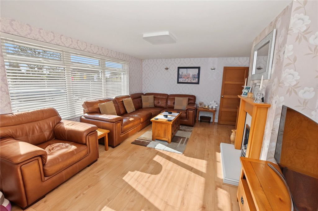 Property photo 2 of 19 Picture No. 26