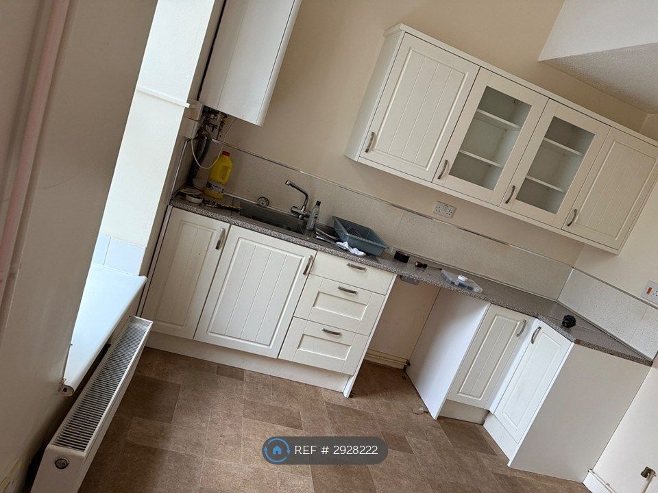 Property photo 1 of 4 Kitchen
