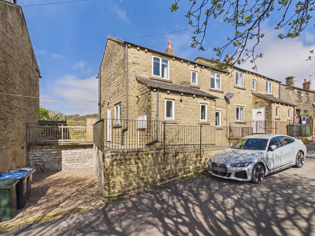 Property photo 1 of 15 Cam04899G0-Pr0341-Still016.Jpg