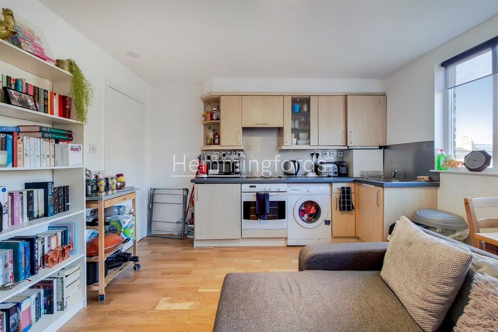 Property photo 3 of 12