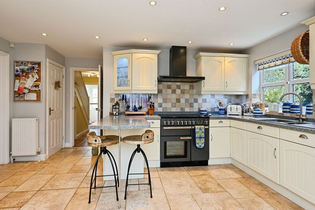 Property photo 3 of 46 Pbox-Img.Jpg