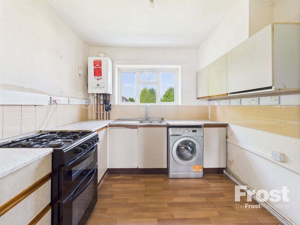 Property photo 3 of 7 Kitchen