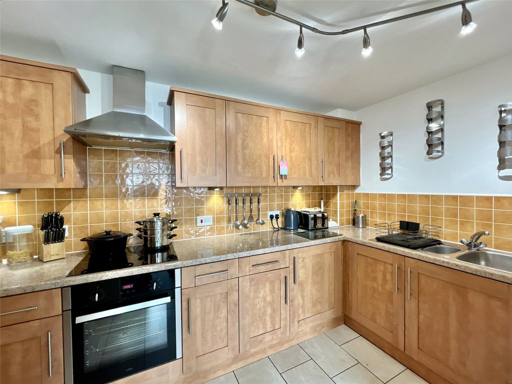 Property photo 2 of 25 Kitchen