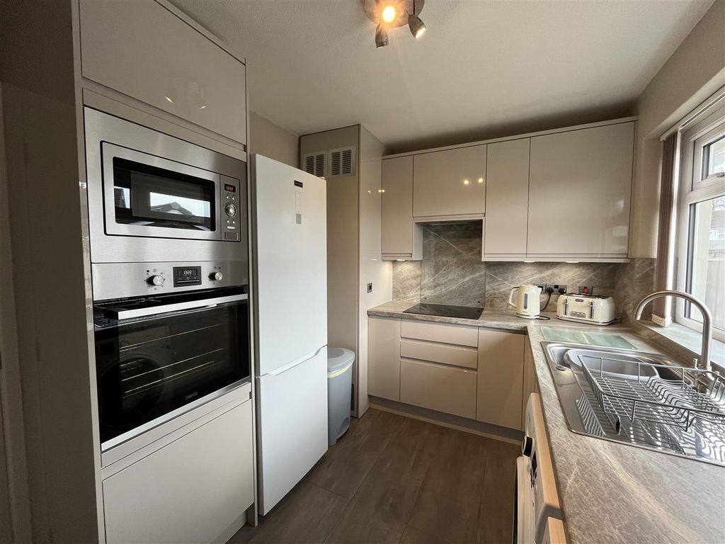 Property photo 3 of 24 Kitchen