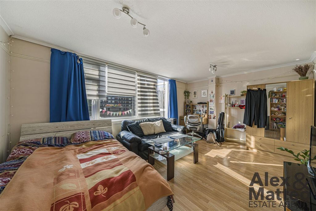 Property photo 3 of 21 New Place Square