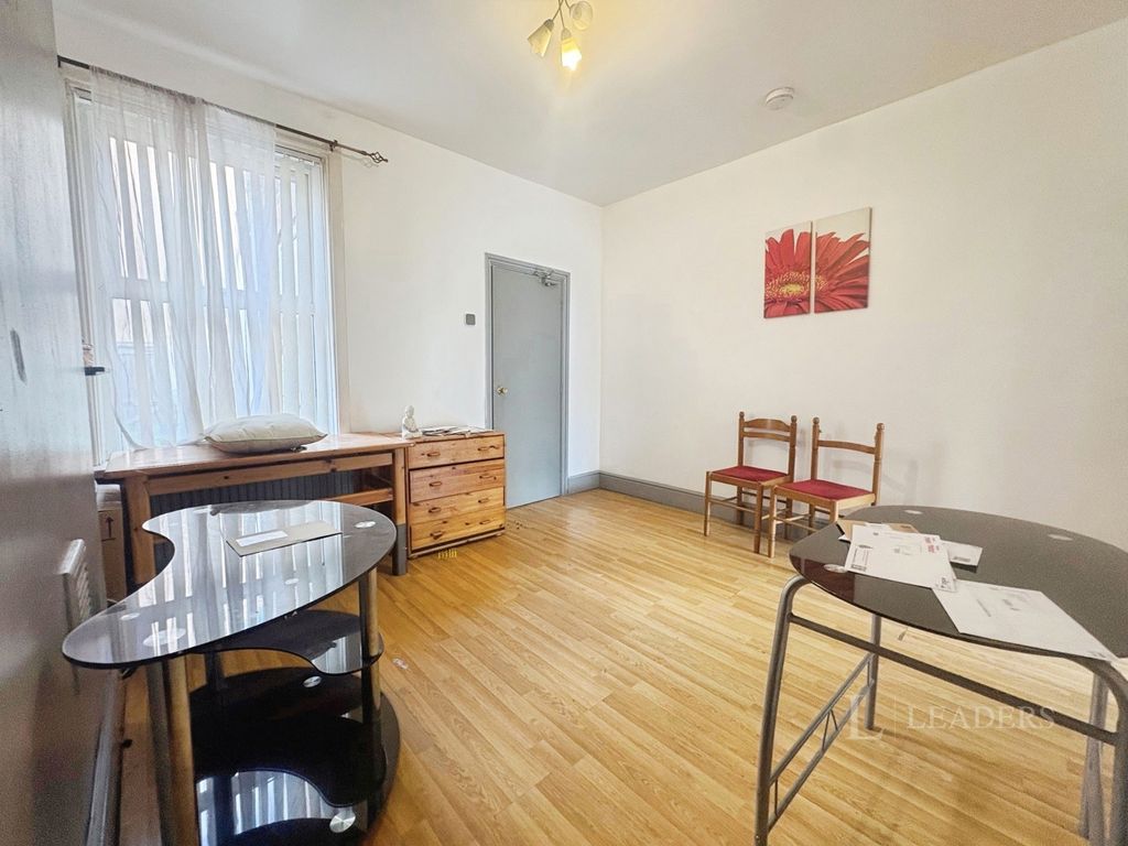 Property photo 3 of 11 Pbox-Img.Jpg