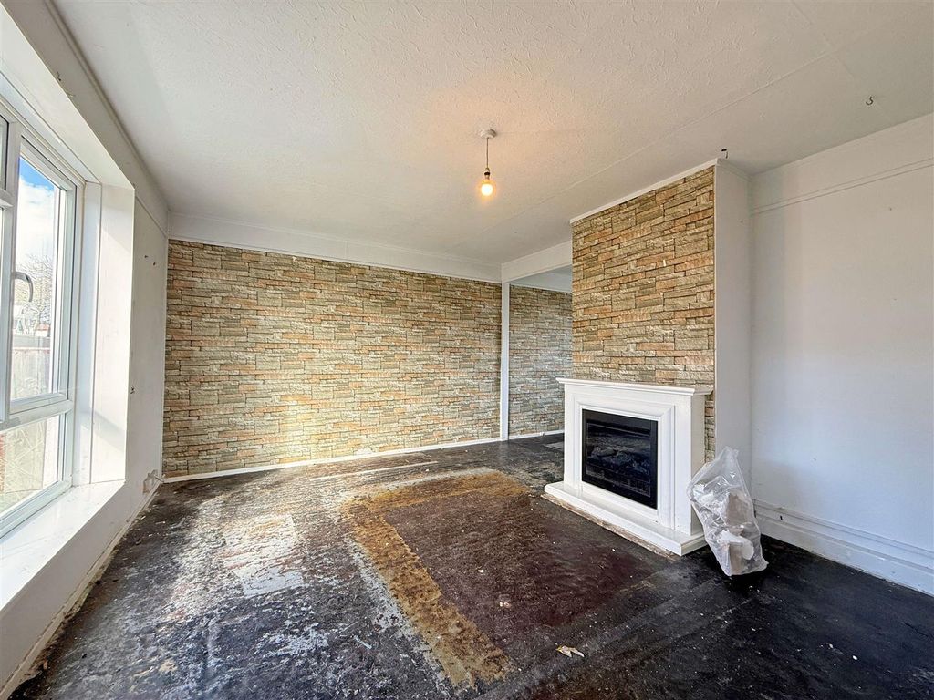 Property photo 2 of 11 Kings Tamerton Road 192 - Lounge.Jpg