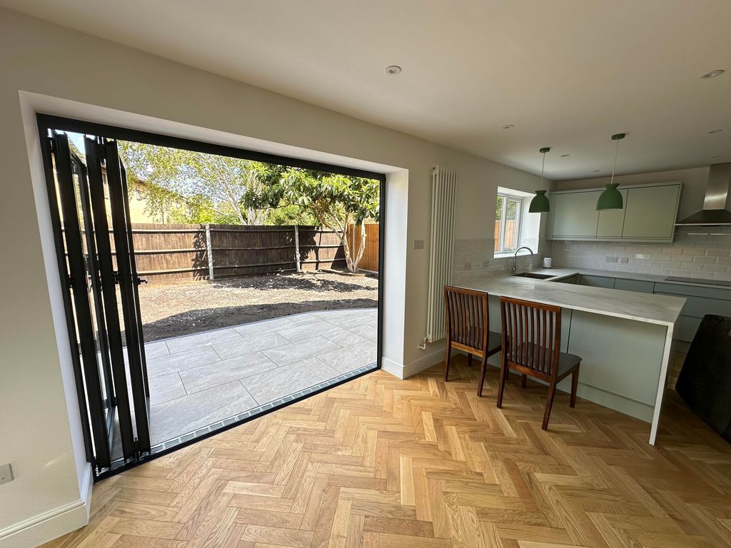 Property photo 3 of 34