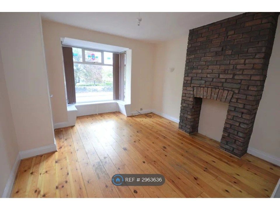 Property photo 2 of 16 Living Room