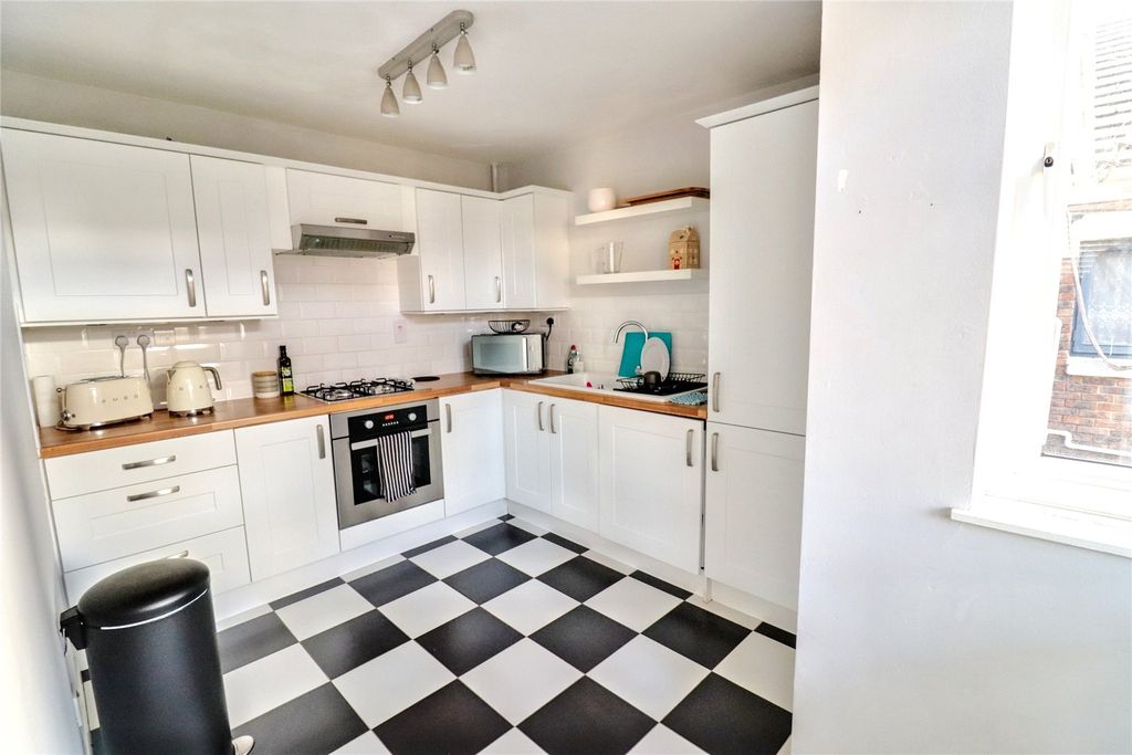 Property photo 3 of 8 Picture No. 20