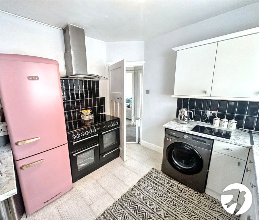 Property photo 3 of 8 Kitchen