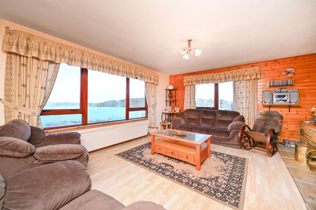 Property photo 2 of 34