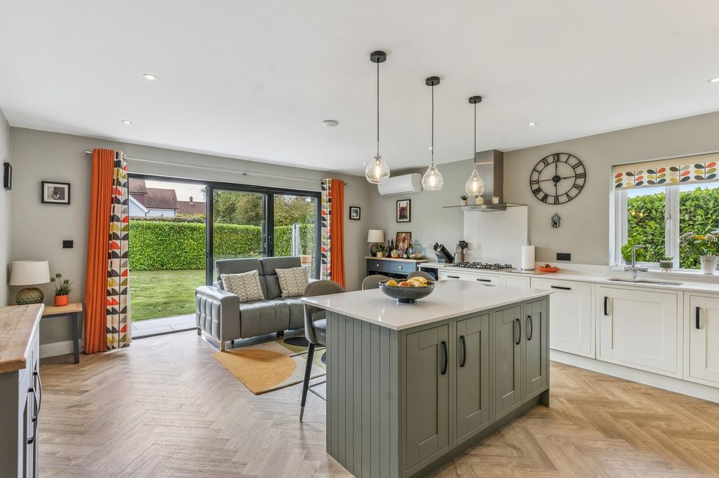 Property photo 3 of 38