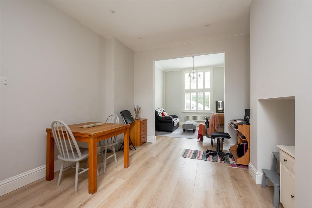 Property photo 3 of 14 Dining / Living