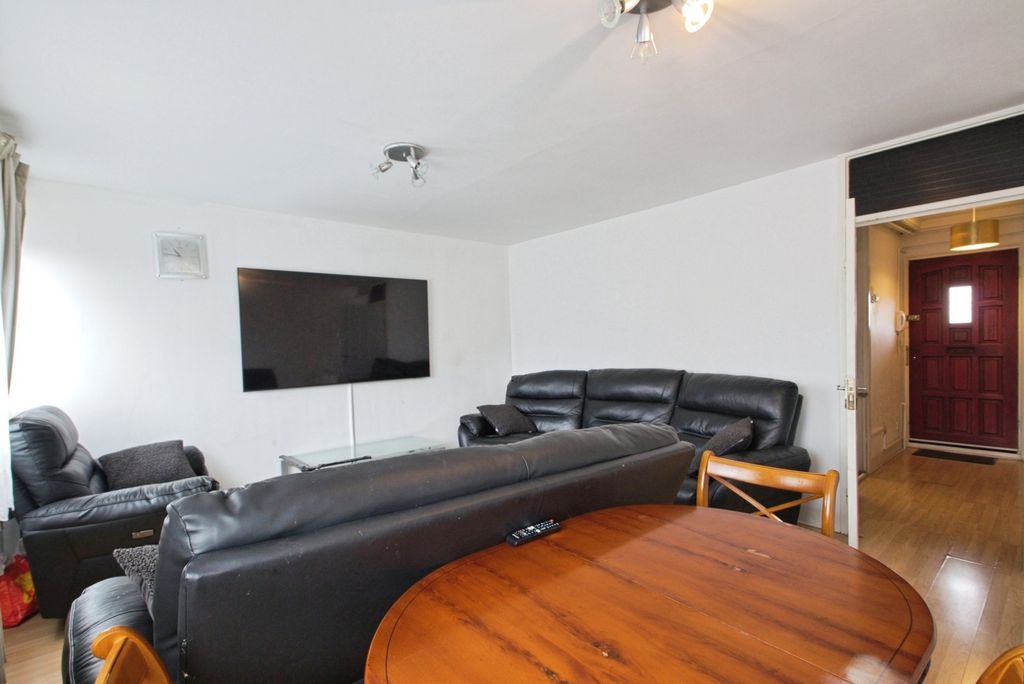 Property photo 3 of 17 Photo