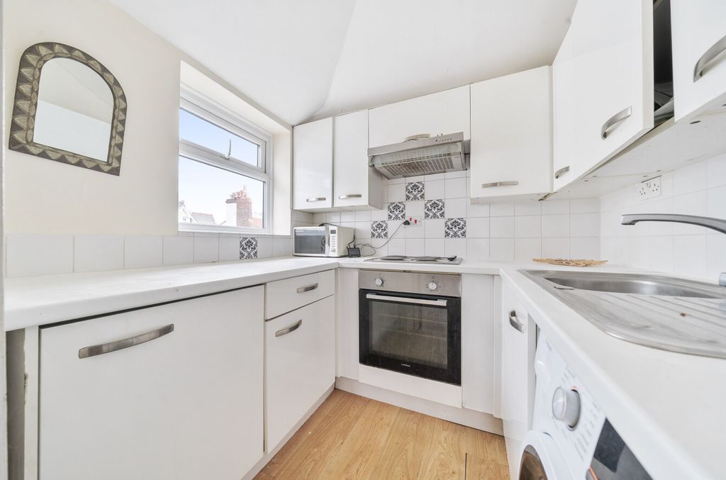 Property photo 3 of 9 1418739-4-6998515...