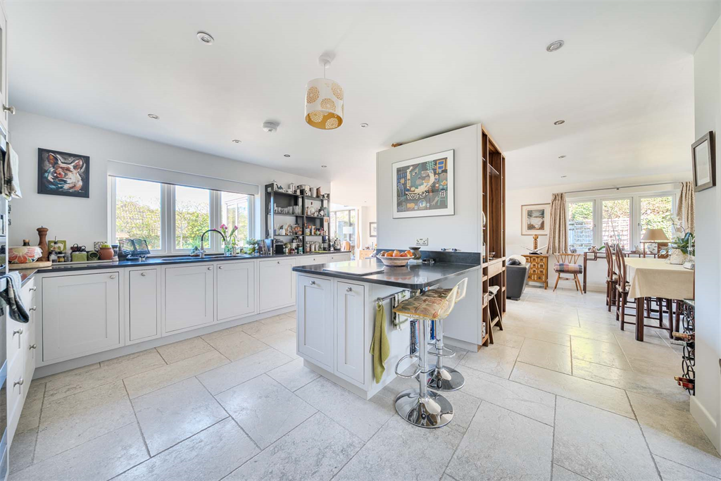 Property photo 2 of 25