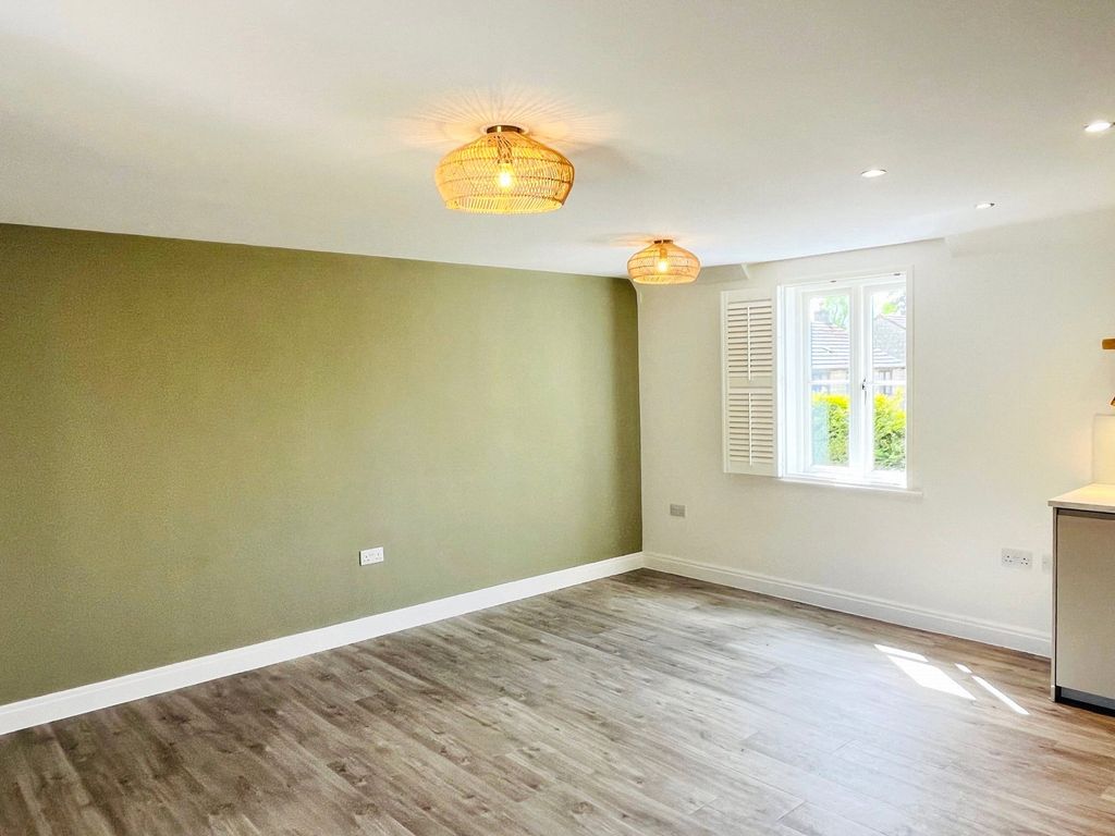 Property photo 3 of 10 Living/Kitchen