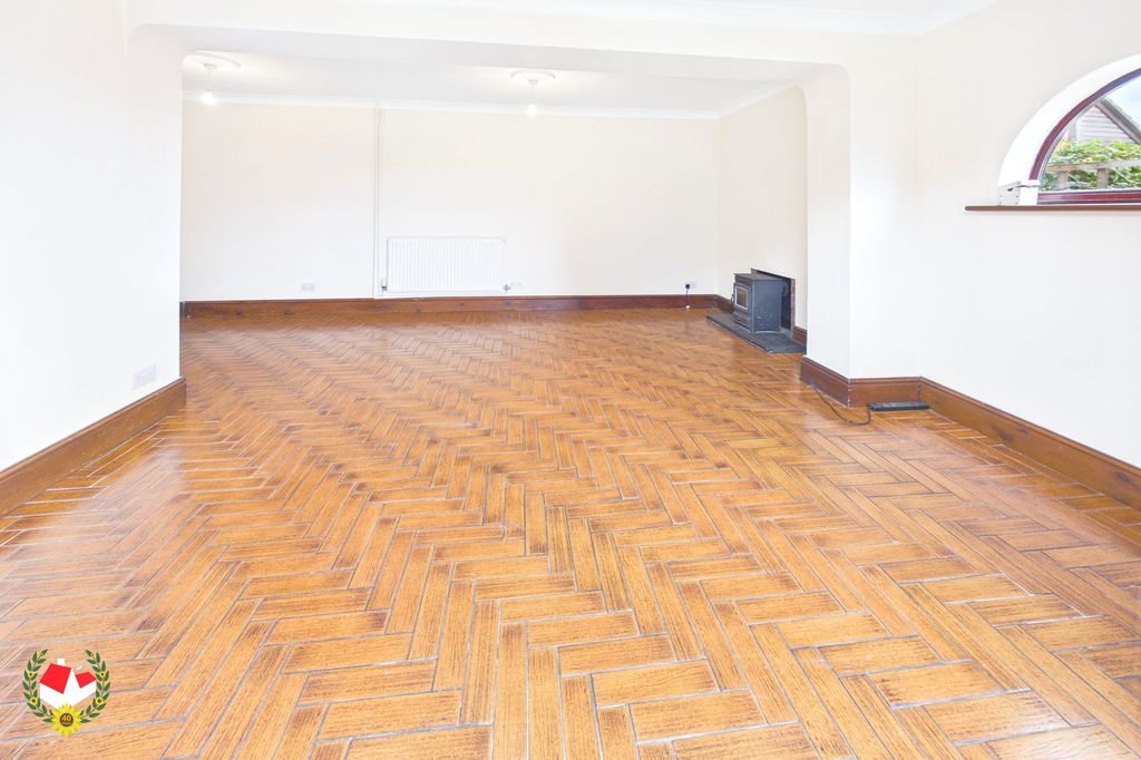 Property photo 2 of 28