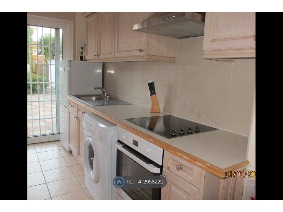 Property photo 2 of 9 Kitchen