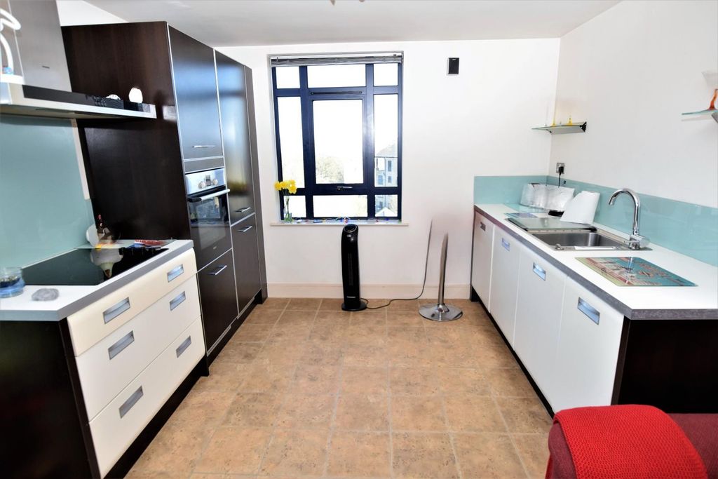 Property photo 3 of 7 Kitchen.Jpg