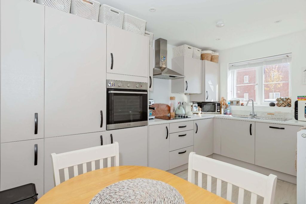 Property photo 3 of 17 Tortoiseshell Place_8.Jpg