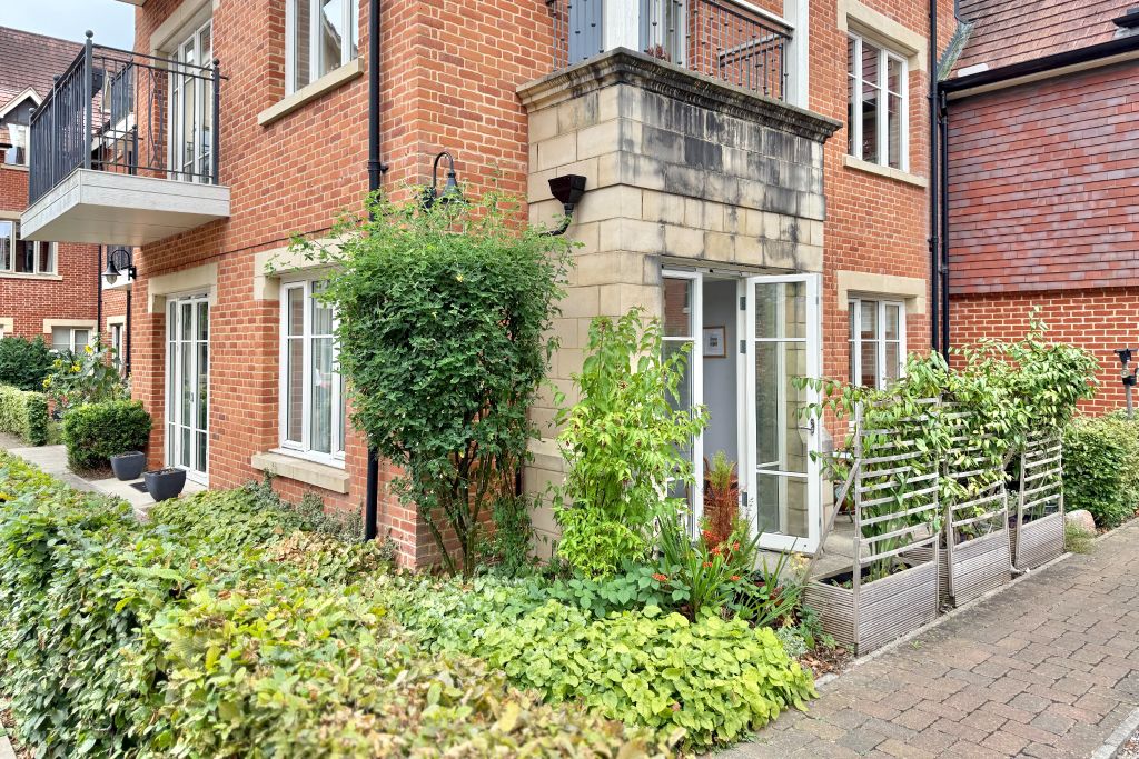 Property photo 1 of 17 Outside