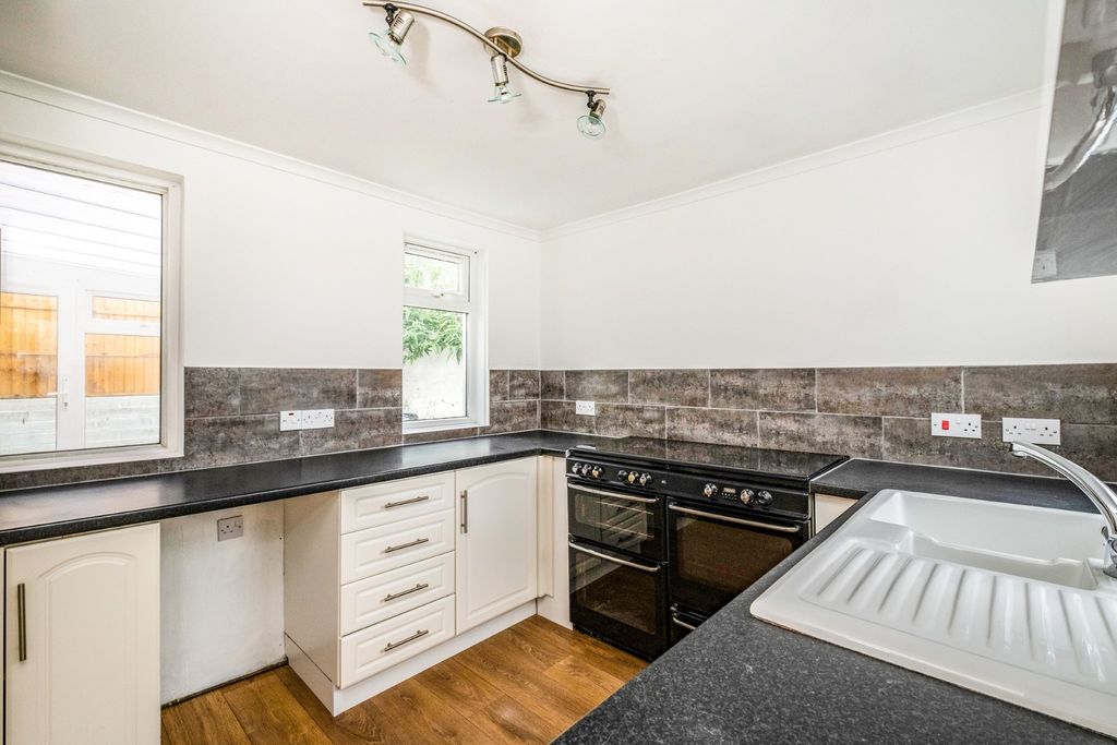 Property photo 3 of 13 Kitchen
