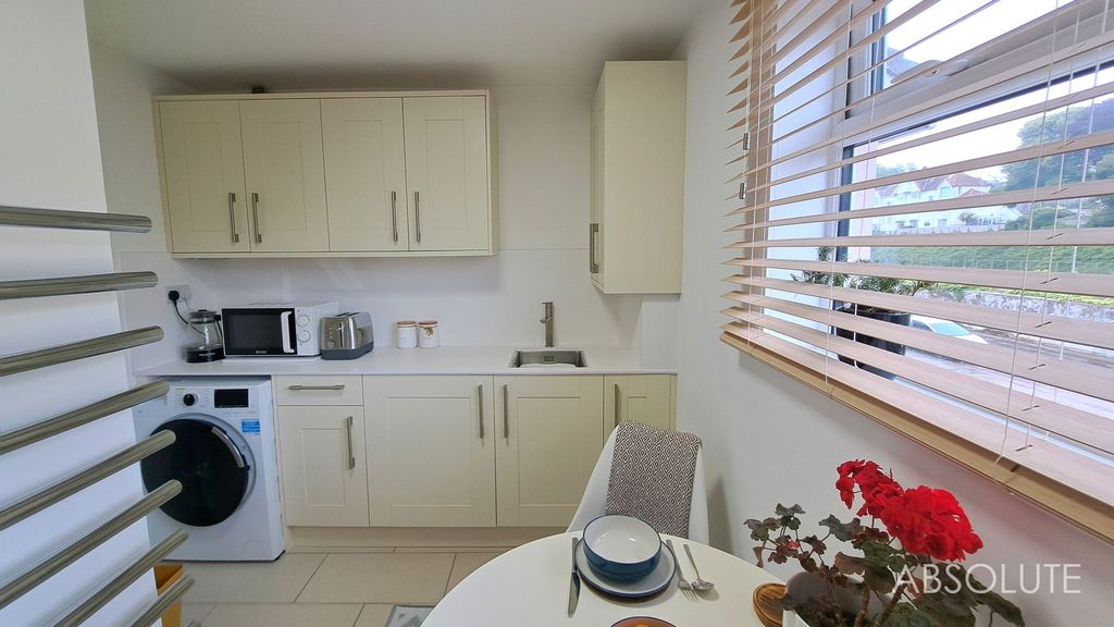 Property photo 3 of 15 Kitchen/Breakfast Room